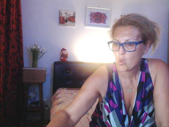 Фотографии Angel_Dm_Milf welcome guys♥let´s enjoy a good moment together, your tips make me undress and make me cum&squirt for you ;) For see tipmenu type /tipmenu #orgasm #squirt #bigboobs #lovense #bigass