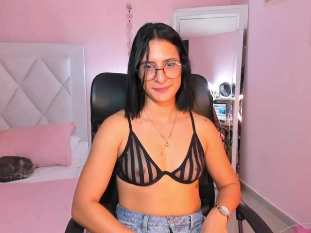 Фотографии EMIILYJAMESS roll dice for hot prizes / make me vibe♥ #fit #bigass #squirt #anal #muscle #feet #company #lovense #fumadoras #Weed #drink #latina #pelinegras #tetasnormales