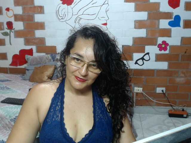Фотографии SaimaJayeb Sound during the PVT or tkns show here !!!! I love man flirtatious and very affectionate *** Make me vibrate and my Squirt is ready for you ***#lovense #squirt #mature #hairy #anal #pvt