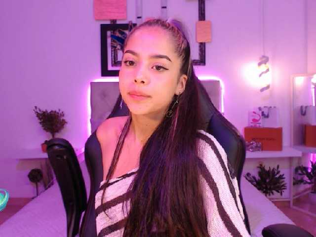 Фотографии saraahmilleer hello guys welcome to my room help me complette my first goal : naked go enjoy me #latina#brunette#curvy#hot#young#18#pvt